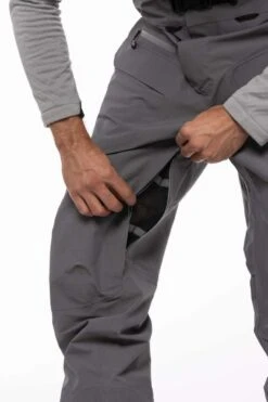 686 GORE-TEX Pro 3L Hydrastash Thermagraph Bib 2022-2023 36 686 GORE-TEX Pro 3L Hydrastash Thermagraph Bib 2022-2023 -Ski Pro Outlet Store 686 gore tex pro 3l hydrastash thermagraph bib 2022 2023 ski pro 840371343