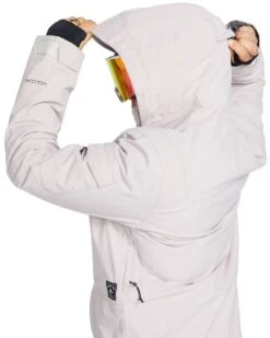 Volcom Ladies Iris 3-in-1 GORE-TEX Jacket 2022-2023 29 Volcom Ladies Iris 3-in-1 GORE-TEX Jacket 2022-2023 -Ski Pro Outlet Store Volcom iris 3 in 1 gore jkt lds 23w 71265600 ski pro