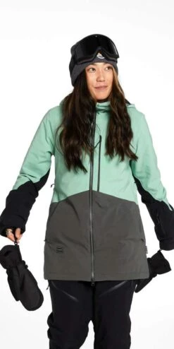 Volcom Ladies 3D Stretch GORE-TEX Jacket 2021-2022 -Ski Pro Outlet Store volcom ladies 3d stretch gore tex jacket 2021 2022 92319141
