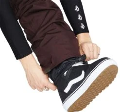 Volcom Ladies Knox Insulated GORE-TEX Pant 2022-2023 18 Volcom Ladies Knox Insulated GORE-TEX Pant 2022-2023 -Ski Pro Outlet Store volcom ladies knox insulated gore tex pant 2022 2023 ski pro 899396104